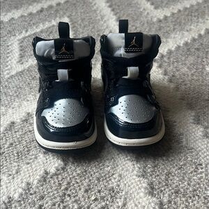Jordan AJ 1 Mid
